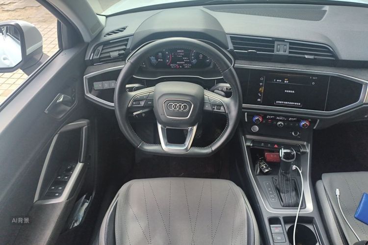 Audi Q3 2019 car image #12
