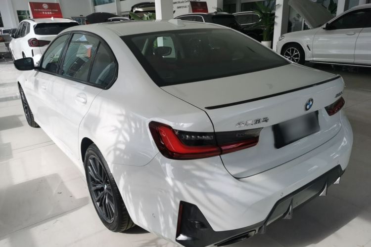 BMW 3 Series 2025 #5 BMW 3 Series 2025 car image #5