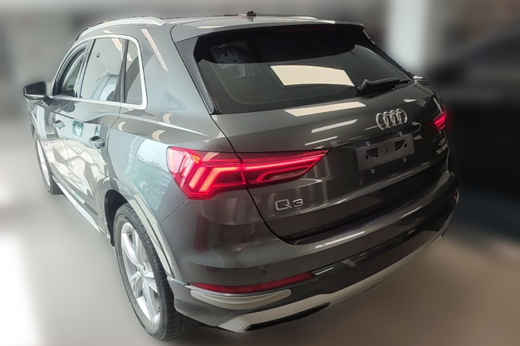 Audi Q3 2021 car image #5