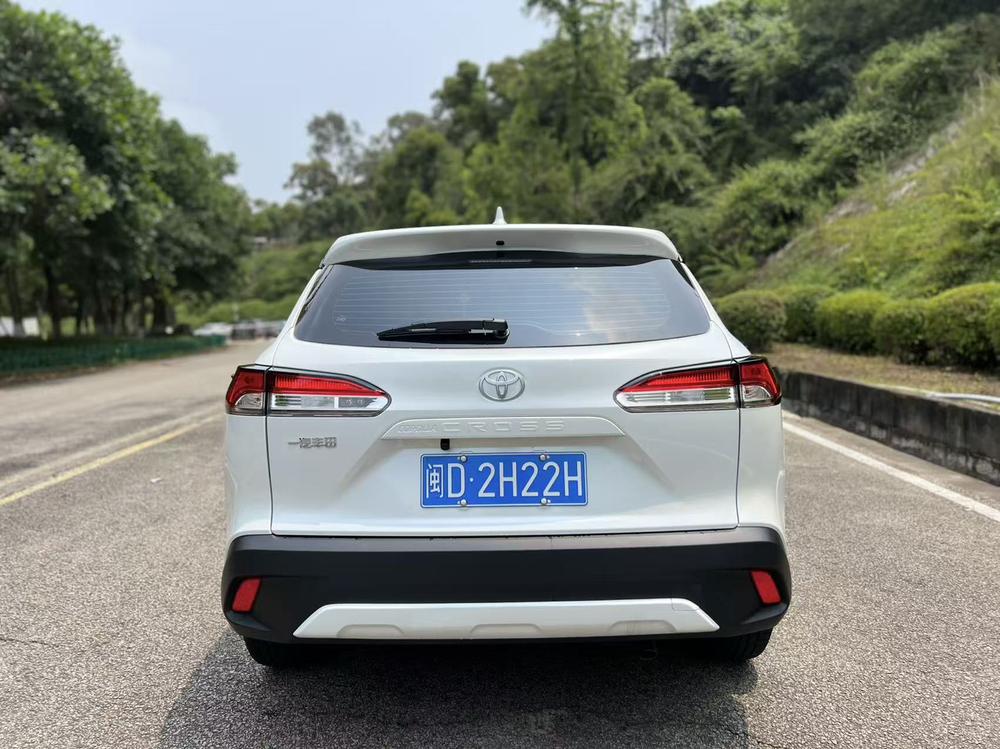 2025 car image #5