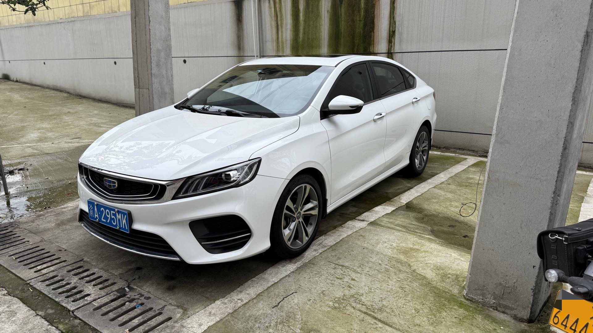 GEELY Binray 2018 car image 
