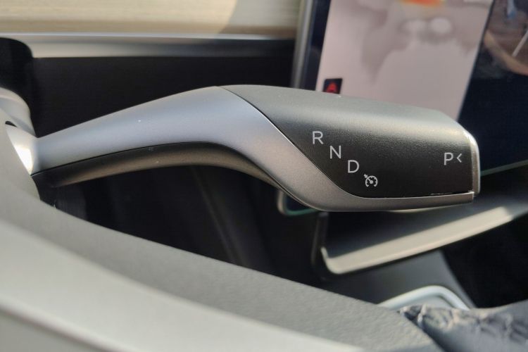 Tesla Model Y 2023 car image #14
