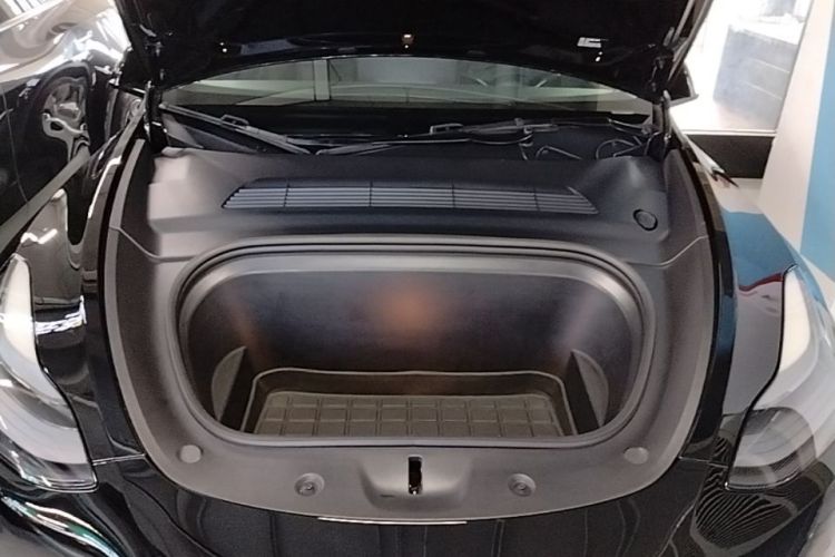 Tesla Model Y 2021 car image #20