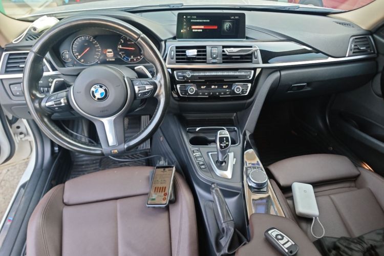 BMW 3 Series 2019 car image #10
