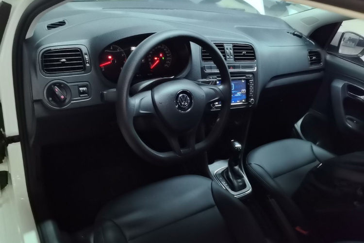 Volkswagen Polo 2016 car image #10
