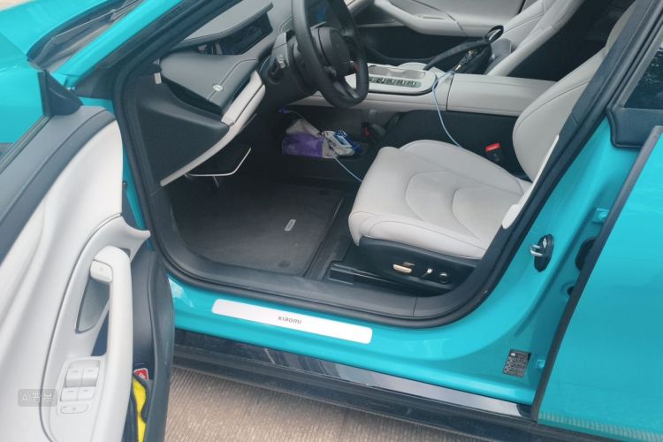 MI SU7 2024 immagine di auto #18