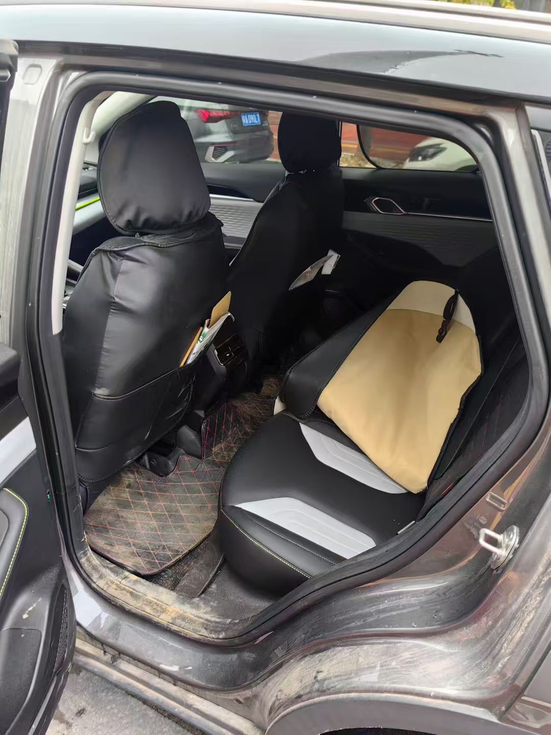 GEELY Coolray 2023 car image #3