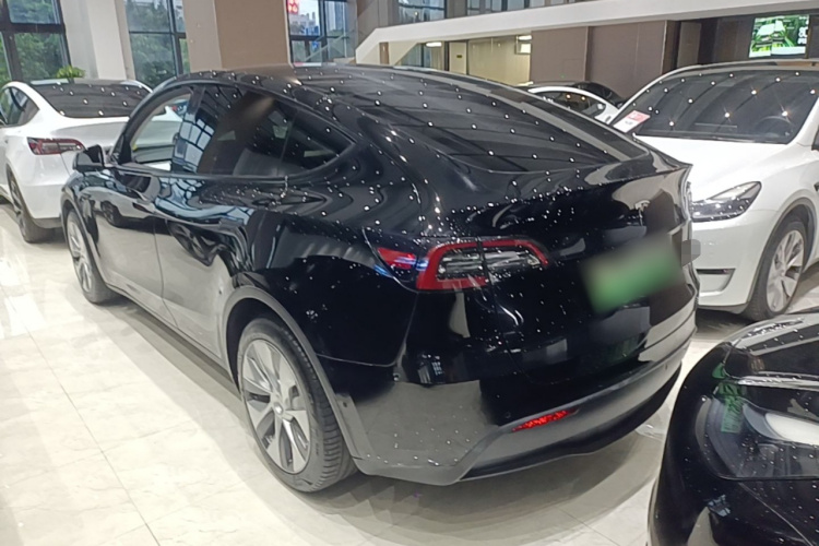 Tesla Model Y 2022 #5 Tesla Model Y 2022 car image #5