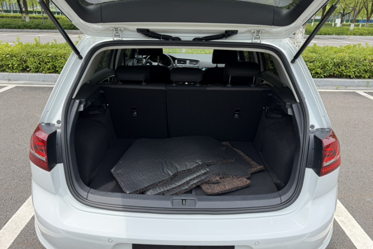 Volkswagen Golf 2017 car image #23