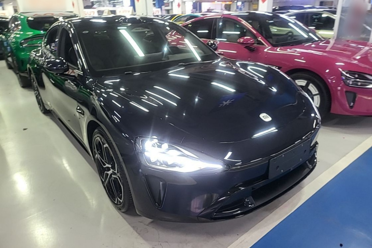 MI SU7 2025 car image #4
