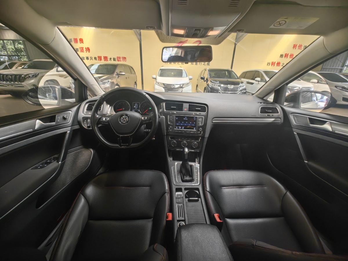 Volkswagen Golf 2017 car image #6