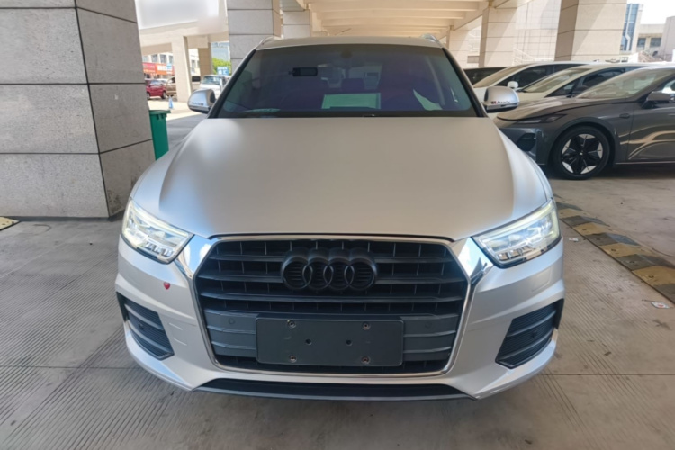 Audi Q3 2018 car image #3