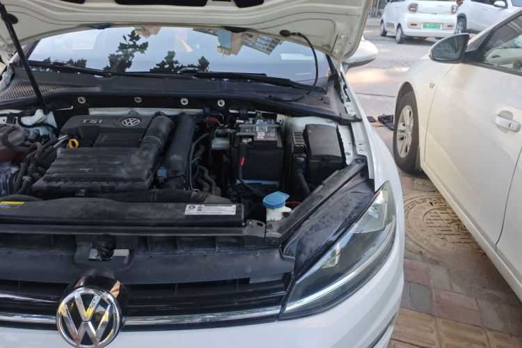 Volkswagen Golf 2019 car image #23