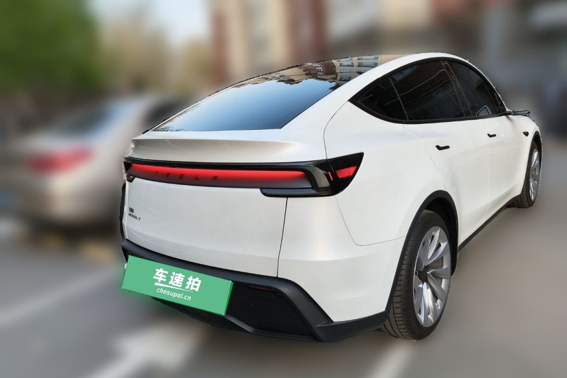 Tesla Model Y 2025 #4 Tesla Model Y 2025 car image #4