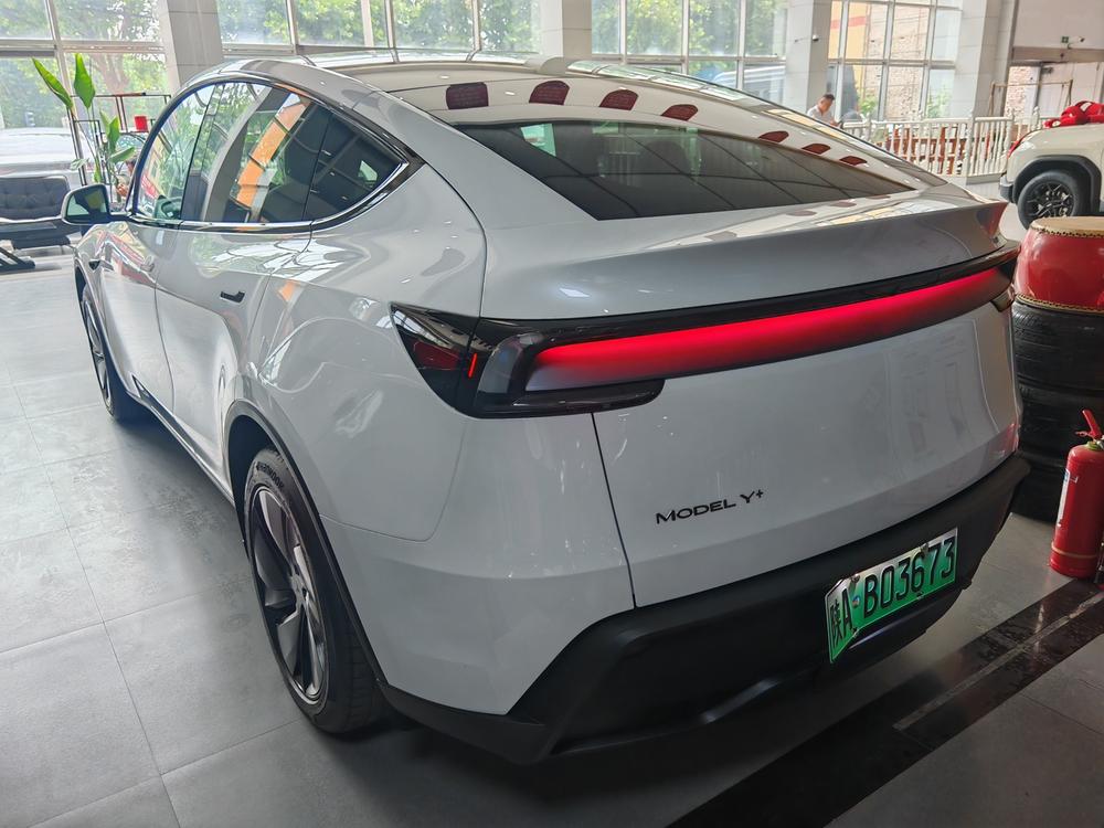 Tesla Model Y 2025 #2 Tesla Model Y 2025 immagine di auto #2