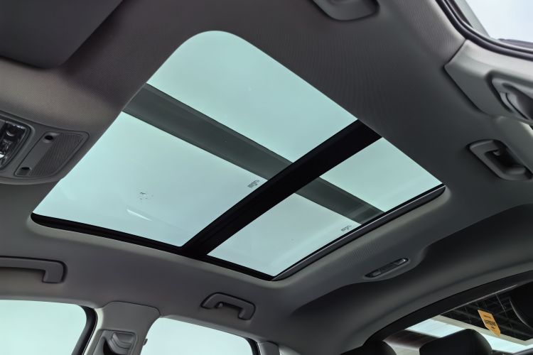 Audi Q3 2017 car image #25
