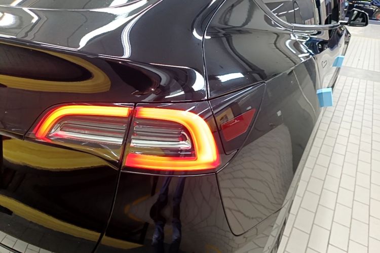 Tesla Model Y 2021 car image #8