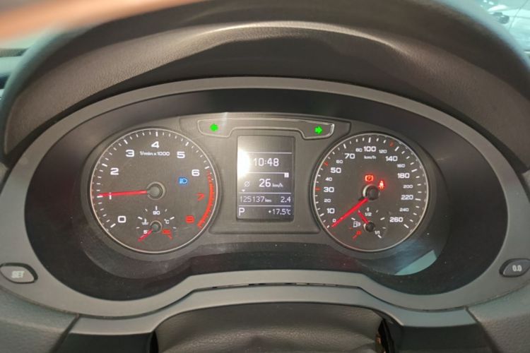 Audi Q3 2019 car image #12