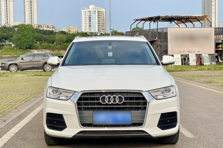 Audi Q3 2017 car image #3