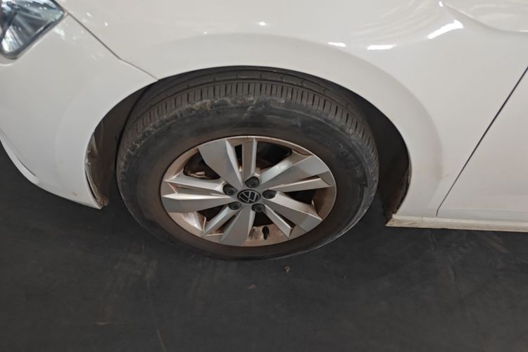 Volkswagen Polo 2023 car image #9