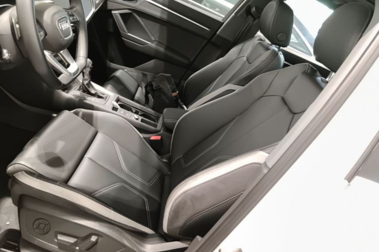 Audi Q3 2024 car image #15