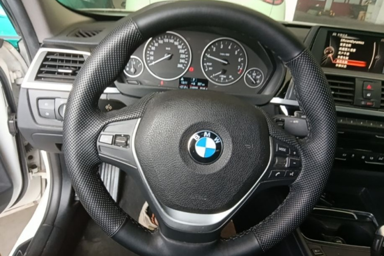 BMW 3 Series 2017 car image #11