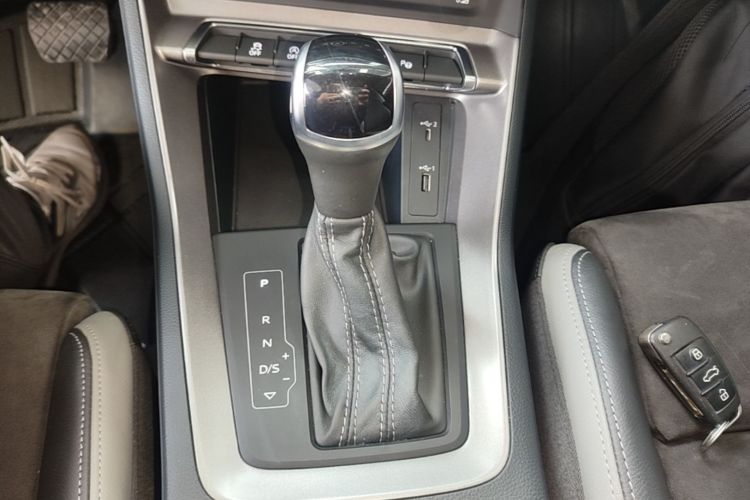Audi Q3 2021 imagen de coche #14