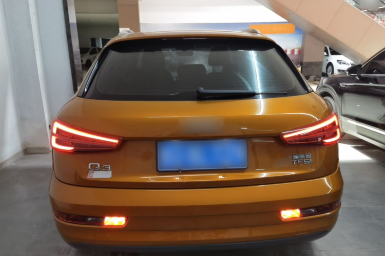 Audi Q3 2016 car image #6