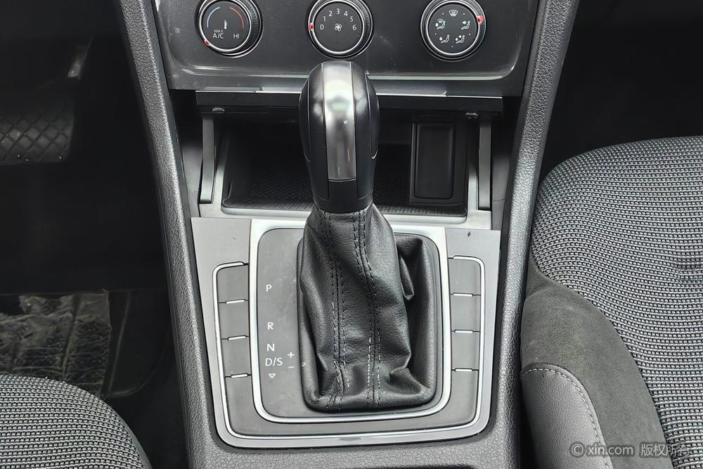 Volkswagen Golf 2019 immagine di auto #14