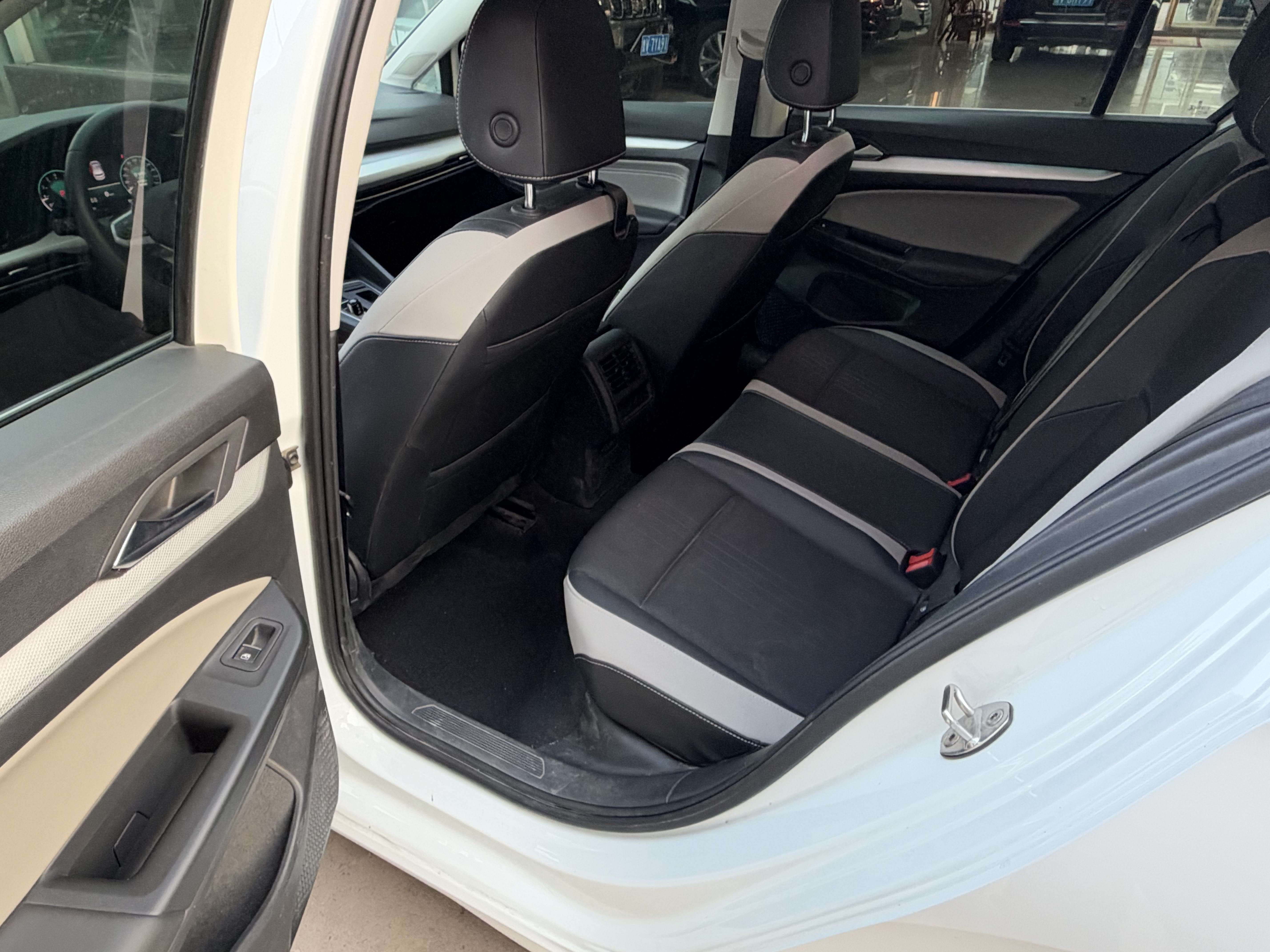 Volkswagen Golf 2022 #5 Volkswagen Golf 2022 صورة سيارة #5