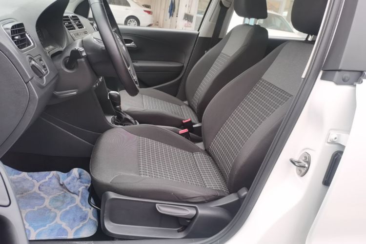 Volkswagen Polo 2018 car image #15