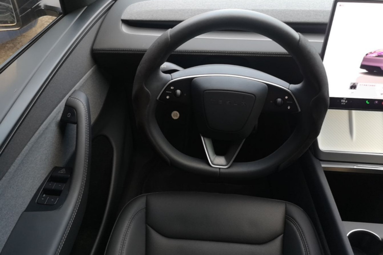 Tesla Model Y 2025 #11 Tesla Model Y 2025 car image #11