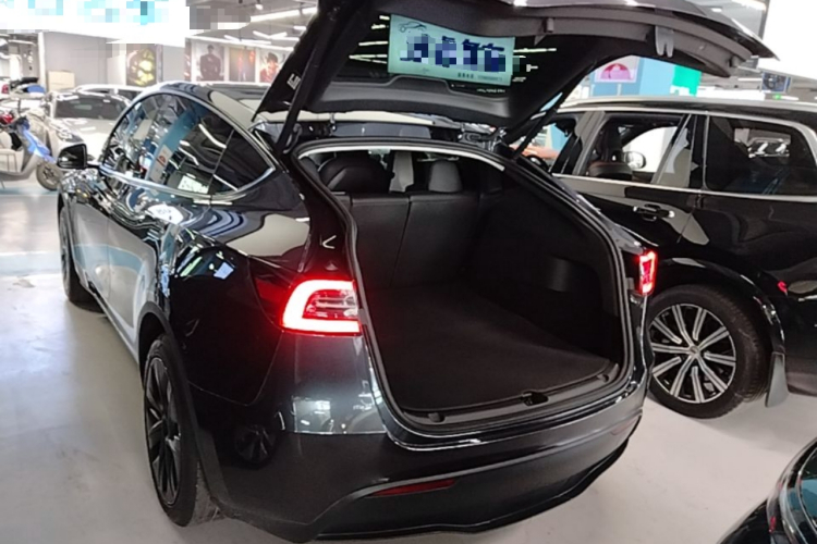 Tesla Model Y 2024 #19 Tesla Model Y 2024 immagine di auto #19