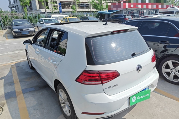 Volkswagen Golf 2019 car image #5