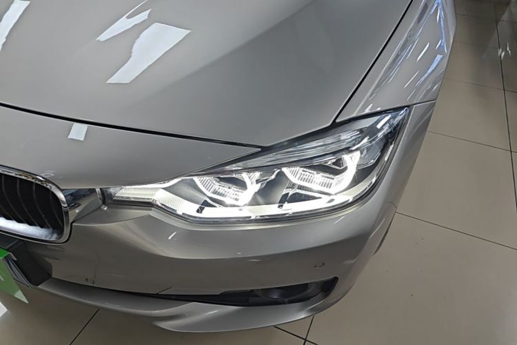 BMW 3 Series 2018 car image #23