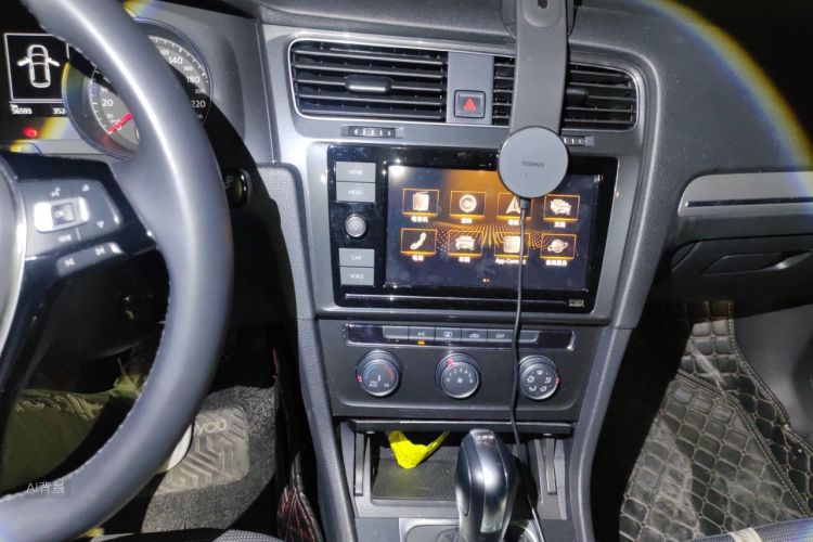 Volkswagen Golf 2019 car image #15