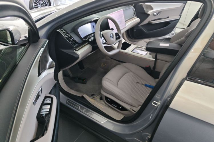 BYD Han 2025 car image #16