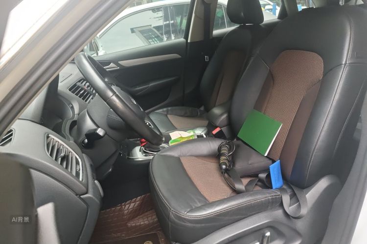 Audi Q3 2018 car image #17
