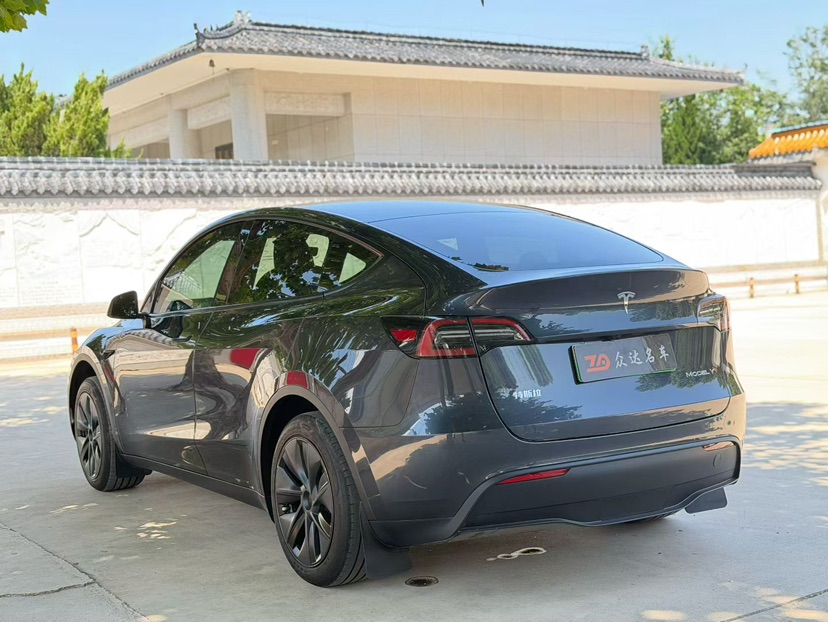 Tesla Model Y 2024 #9 Tesla Model Y 2024 car image #9