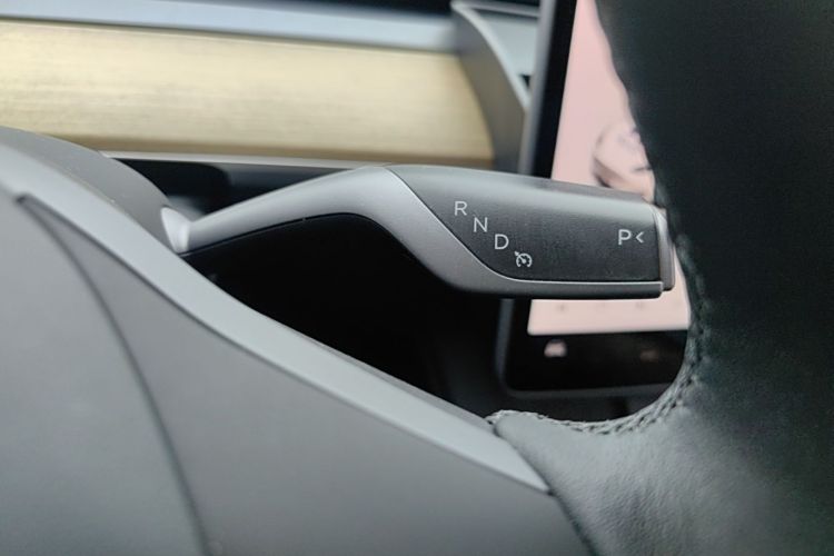 Tesla Model Y 2023 #14 Tesla Model Y 2023 car image #14