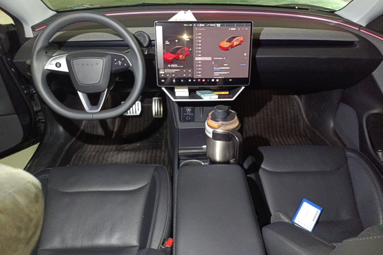 Tesla Model 3 2025 car image #12