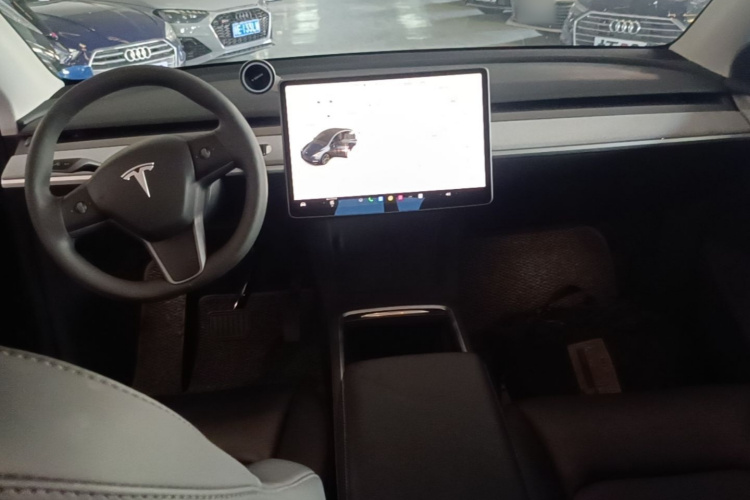 Tesla Model Y 2024 #10 Tesla Model Y 2024 car image #10