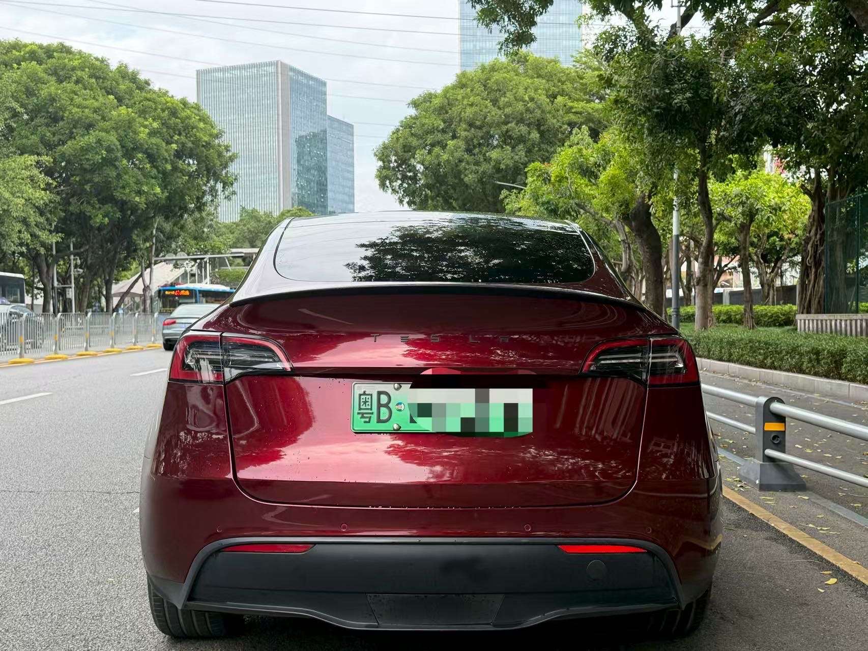 Tesla Model Y 2021 immagine di auto #6