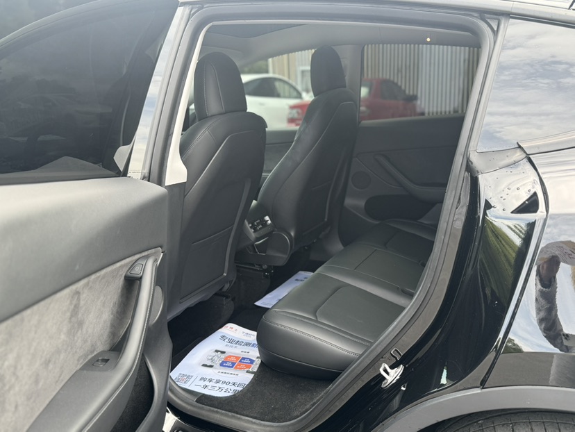 Tesla Model Y 2022 car image #5
