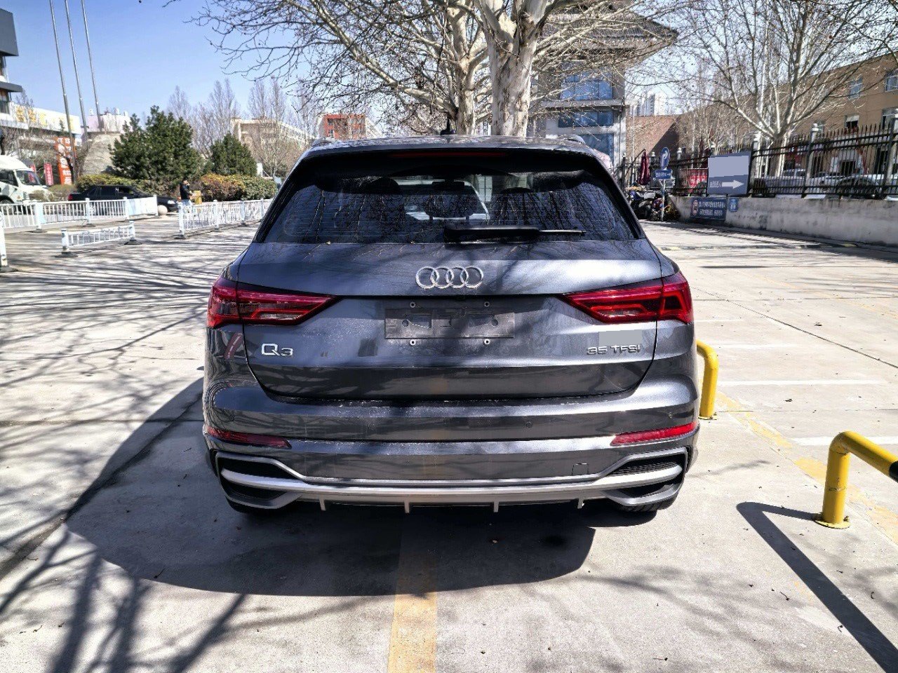 Audi Q3 2023 car image #3