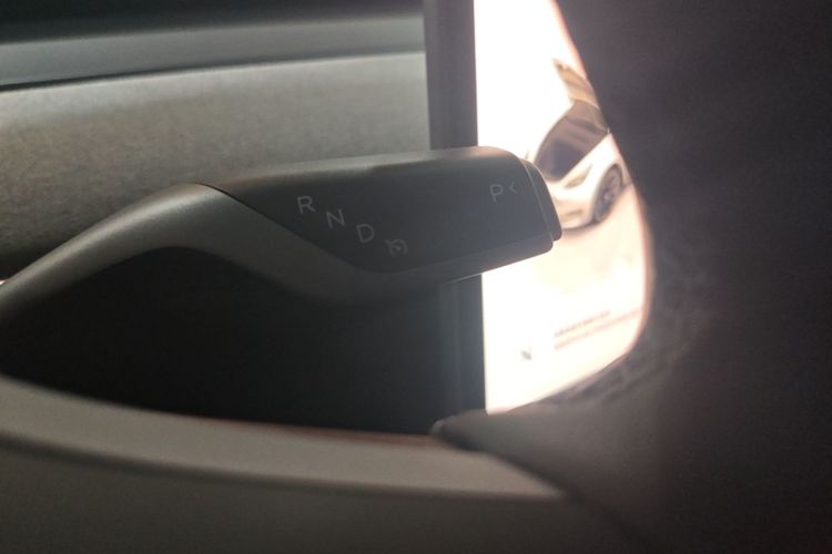 Tesla Model Y 2023 car image #14