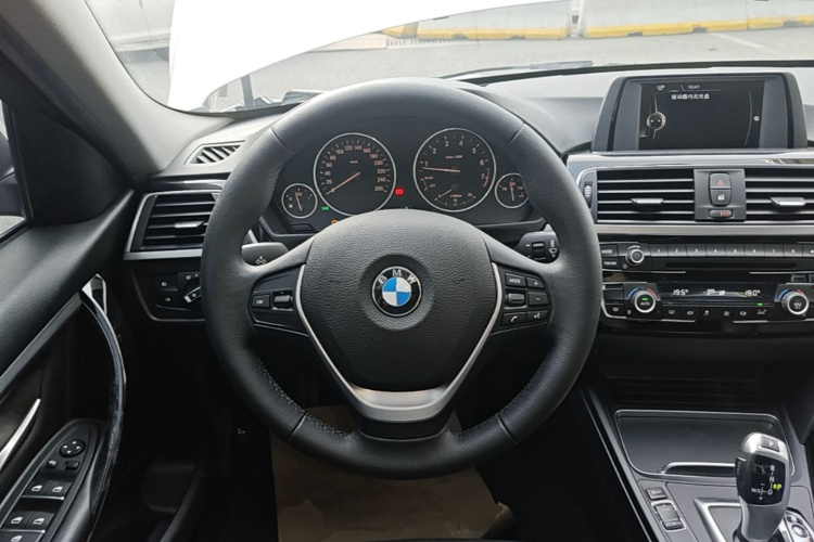 BMW 3 Series 2017 car image #11
