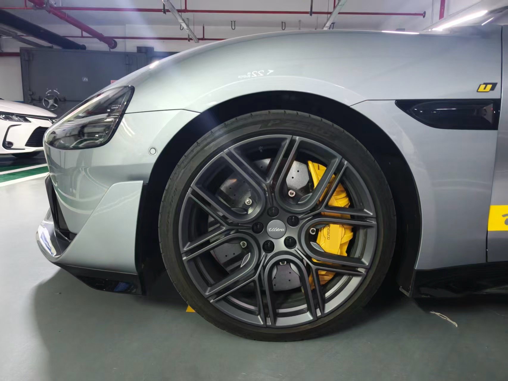MI SU7 Ultra 2025 car image #3
