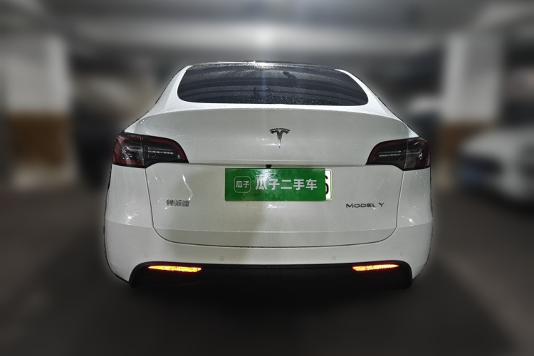 Tesla Model Y 2023 #4 Tesla Model Y 2023 car image #4