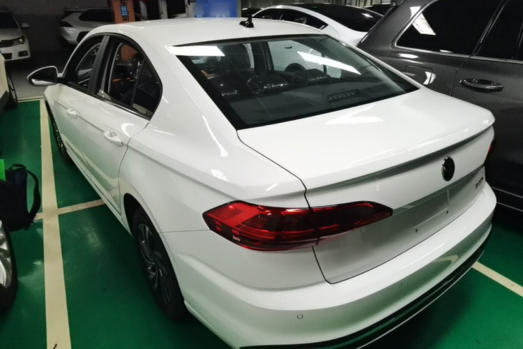 Volkswagen Bora 2026 car image #5